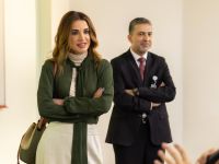 أناقة عملية وفخامة راقية في أحدث ظهور للملكة رانيا بالجامعة الأردنية
