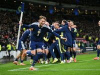 مدرب اسكتلندا مذهول من أهداف لاعبيه الخارقة