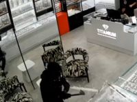 إحباط محاولة سرقة محل مجوهرات في إسرائيل باستخدام "الدخان الأبيض"