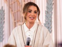 الملكة رانيا بإطلالة أردنية بامتياز مستوحاة من القفطان العصري التراثي