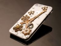 Caviar Unveils $70,000 Gold-and-Diamond iPhone
