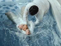 ممثل سوري معروف يعتنقُ المسيحية 