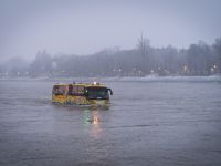 Amphibious bus