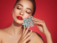 سر النضارة في عيد الكريسماس: نصائح سريعة لبشرة متألقة