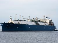 احتجاز 18 من أفراد طاقم الناقلة الأجنبية