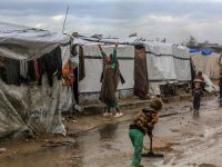 غزة: الدفاع المدني يتلقى آلاف المناشدات بسبب غرق خيام النازحين