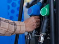 انخفاض أسعار المحروقات يشكل دعماً للمستهلكين والعاملين في قطاع النقل