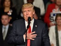 زيارة تتحول لفضيحة: شتائم وإصبع مرفوع داخل مصنع فورد