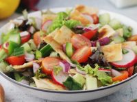 فتوش رمضان… طعم منعش لا يكتمل الشهر المبارك بدونه