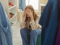 ما الذي يحدث داخل جسم المرأة تحت ضغوط الحياة بعد سن 45؟