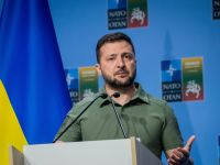 الرئيس الأوكراني يطارد مصادر تسليح موسكو