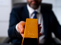 رئيس شعبة الذهب: أي منتج ذهبي غير مدموغ لا يضمن حق العميل نهائياً