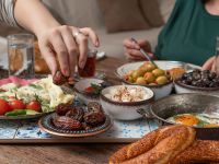 تفسير رؤية السحور مع العائلة في المنام