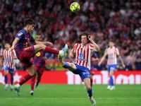 برشلونة يواجه أتلتيكو وسط مخاوف البطاقات والغيابات