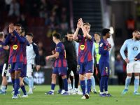 دي يونغ يتفوق على أساطير هولندا في برشلونة برقم قياسي جديد