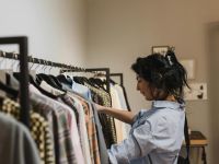 شراء الملابس السوداء في المنام للمتزوجه