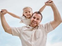 لماذا يُحتفل بعيد الأب في شهر يونيو؟