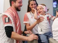 الأميرة إيمان بنت الحسين خلال حضورها مباراة المنتخب الأردني والأرجنتيني مرتدية قميص النشامى في أجواء عائلية مميزة