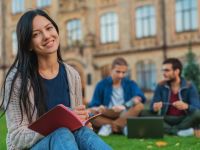 كيف تختار تخصصك الجامعي بثقة؟ نصائح مهمة لكل الطلاب
