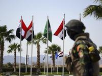 A member of the Egyptian Special Forces stands guard outside the International Congress Centre on February 24, 2019, ahead of first joint European Union and Arab League summit in the Egyptian Red Sea resort of Sharm el-Sheikh. 
Mohamed el-Shahed / AFP
