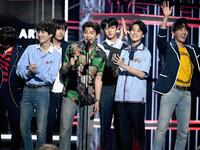 تستعد فرقة البوب BTS الكورية لإطلاق ألبومها السابع والذي يحمل عنوان Map Of The Soul: Persona في 12 أبريل القادم.