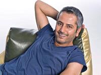 أعلن في أحد المرات انه ينوي الزواج بفتاة سعودية والعيش في الرياض، وصرح أن ما يهمه في شريكة حياته أن تكون ذكيّة عاقلة وحنونة ليعود بعد ذلك ويغير رأيه قائلاً " ان الزواج بعيداً عن مخططاته، وأنه قرر اليعيش حرّاً.