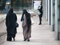 2-women-burqa-walking-public-street-i.guim.co.uk-2015