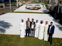 سجلت هيئة الصحة بدبي رقمًا قياسيًا في موسوعة "غينيس"، بتشكيلها أطول مسار تم إعداده بصناديق الإسعافات الأولية.