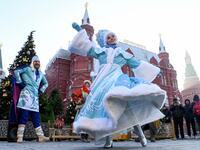Artists perform on the Manezhnaya square decorated with festive lights for the upcoming holidays outside the Kremlin in central Moscow on December 17, 2018. 
Kirill KUDRYAVTSEV / AFP