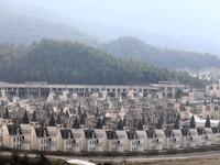 A photo shows hundreds of houses part of the Sarot Group's Burj Al Babas project  close to the town centre of Mudurnu in the Bolu northwestern region. 
Adem ALTAN / AFP