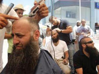 يذكر أن الأسير مطلوب على ذمة قضية تعود إلى يونيو/حزيران 2013 عندما قبض على أحد أتباعه وفي سيارته أسلحة غير مرخصة عند نقطة تفتيش عسكرية في مدينة صيدا الواقعة على نحو 40 كيلومترا جنوبي العاصمة بيروت.