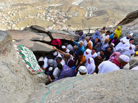 Muslims awaiting their turn to perform prayers at the cave of Hira. It was here that the first occurrence of revelation to Prophet Muhammad (Shutterstock/File Photo)