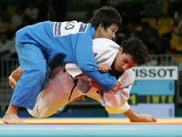 لاعب الجودو اليمني علي خوسروف: سيحصل صاحب الـ 23 عاماً على فرصة تمثيل بلاده على الساحة الأولمبية رغم الظروف الصعبة التي مر بها في طريقه إليها وأبرزها حقيقة إصابته برصاصة في المعدة تلقاها حينما كان يشارك في مسيرة احتجاج على رئيس بلاده السابق.