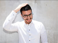 Arabic 3ala raasi sign hand on head