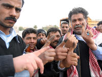 iraqis voting in elections 