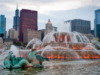 The Buckingham Fountain in the United States built in 1927 in rococo wedding cake style is one of the largest in the world. (choosechicago.com)