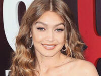 Palestinian American model Gigi Hadid is in an on/off relationship with Pakistani British singer Zayn Malik 