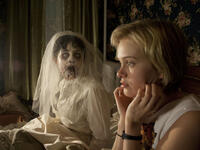 :The Innkeepers يقـرر اثنان من العاملين في فندق تملكـه امرأة تم قتلها أن يكتشفـوا أسرار هذا المكان وما اشيع عنه أنه يضم شبـح المـرأة المزعج، الذي لا يتـرك النزلاء في حالهم
