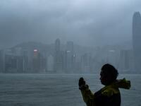 A man takes photos during the approach of super Typhoon Mangkhut to Hong Kong on September 16, 2018 .
Philip FONG / AFP