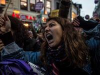 Women's rights activists react during clashes with Turkish riot police as they try to march to Taksim Square to protest against gender violence in Istanbul, on November 25, 2018, on the International Day for the Elimination of Violence against Women. 
BULENT KILIC / AFP