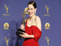 أفضل ممثلة كوميدية: راشيل بروسنان عن دورها في Miriam 'Midge' Maisel