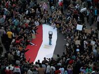 "انتو مين؟" في حديثه للشعب المصري قال السيسي: "اسمعوا كلامي أنا بس متسمعوش حد تاني، أنا لما هقابل ربنا يوم القيامة هقوله أنا خليت بالي منهم". وتابع: "انتو مين.. انتوا مين.. انتوا مين..  مفيش حد هيقدر يقرب من مصر"