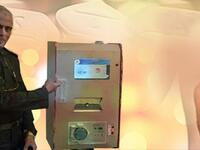 من منا لا يتذكر "جهاز الكفتة" والذي اثار جدلاً واسعاً السنة الماضية وهو جهاز قام باختراعه لواء بالجيش المصري يعمل على تحويل فيروس سي والايدز بالمريض الى كفته! 

