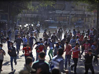 Police clash with protestors at Tahrir