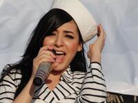 Sandy sings her latest at the "Mika al Ajamy" show and the fans request an 'encore' (or repeat) of  hit single "Hasal Khai".