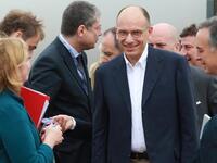 وزير الدفاع ماريو ماورو أثناء قمة الثمانية