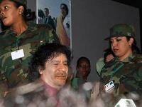 ألقت رئيسة فريق حرسه الخاص بنفسها أثناء محاولة لاغتياله في عام 1998 على جسد القذافي للحيلولة دون إصابته بالرصاص، وقد حزن بشدة لمقتلها.