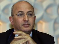 Syed Ali: In his TV program, he clearly signaled his support of Mubarak in his show hosted by journalist Najat Rahman under the claim  for an entire episode that she had been influenced by Israeil and American allied agents.