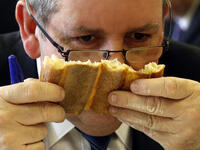 kissing bread 
