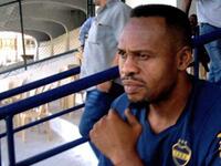 المدافع النيجيري المعتزل إيميكا إيزيوغو: أعلن إسلامه عام 2012، ورغم أنه لم يحترف في أي من الدوريات الكبرى، إلا أنه خاض تجارب في السويد والولايات المتحدة والهند وبيرو.